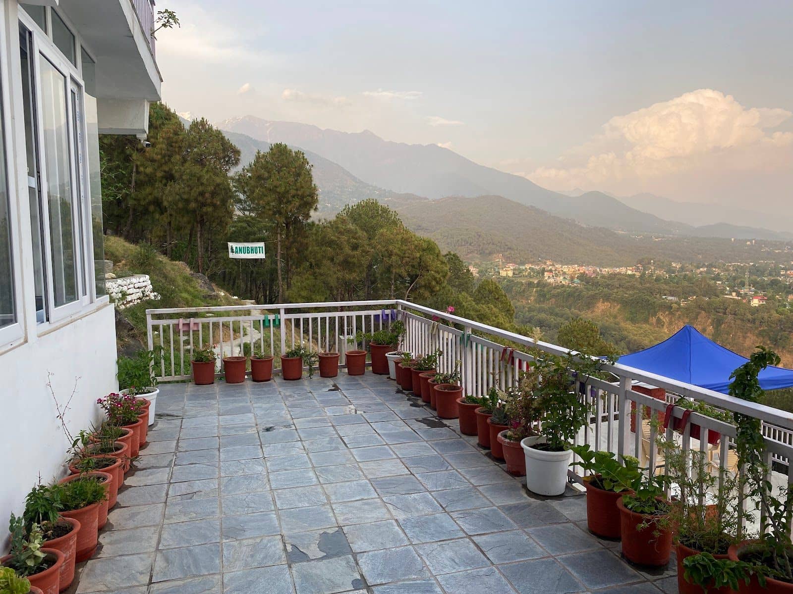 Mountain Homestay w/ Pahari Mutton & Views, HP - Palampur, HP