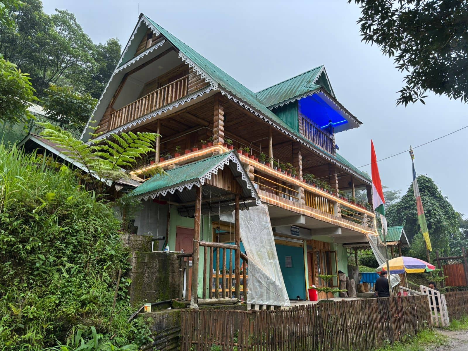 4BR Chalet in the woods near Darjeeling Waterfall - Sonada