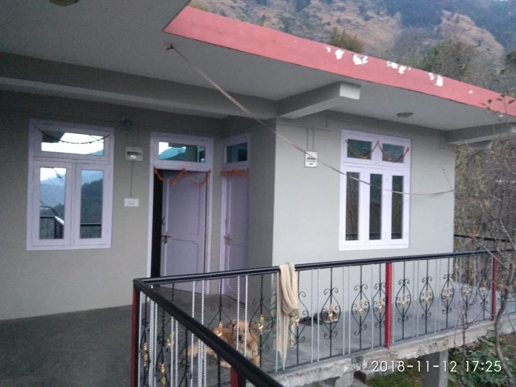 Apple Garden Homestay w/ Valley Views, HP in Sarahan, HP 8