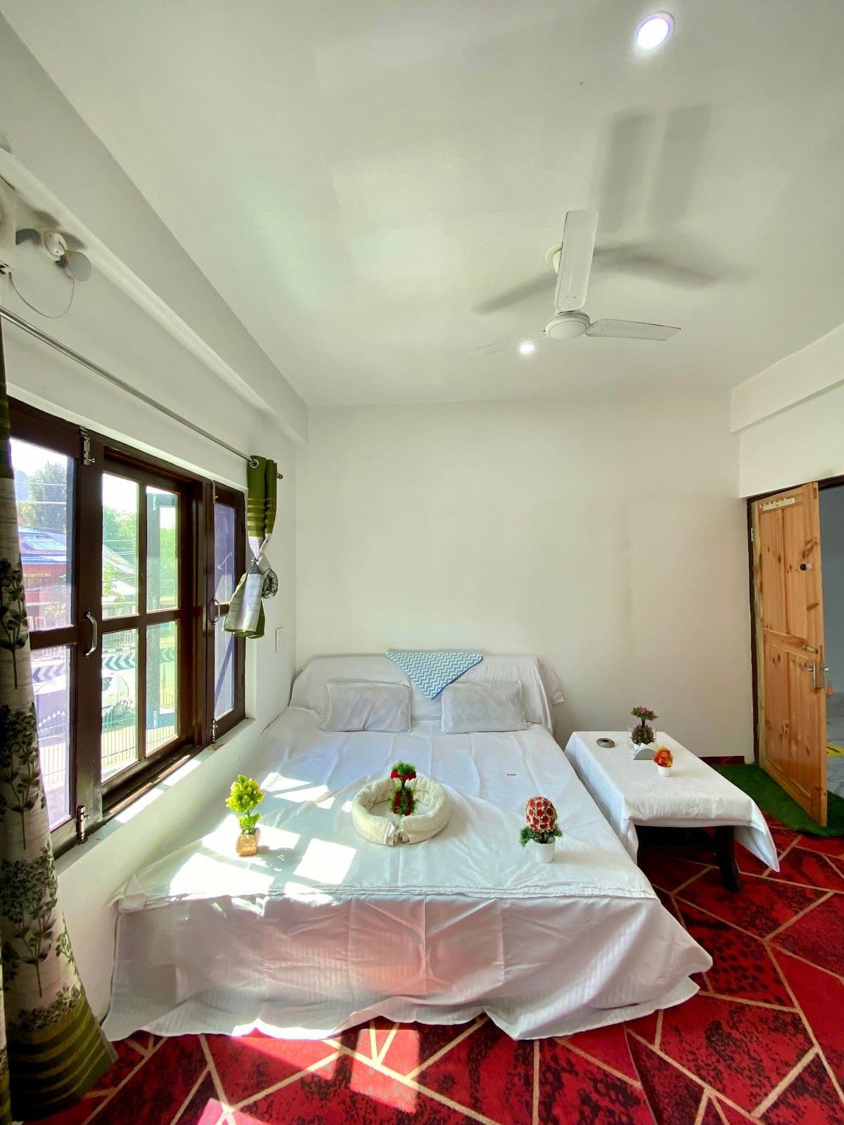 Apple Orchard Stay, Meals & Parking, J&K in Kokernag, J&K 2