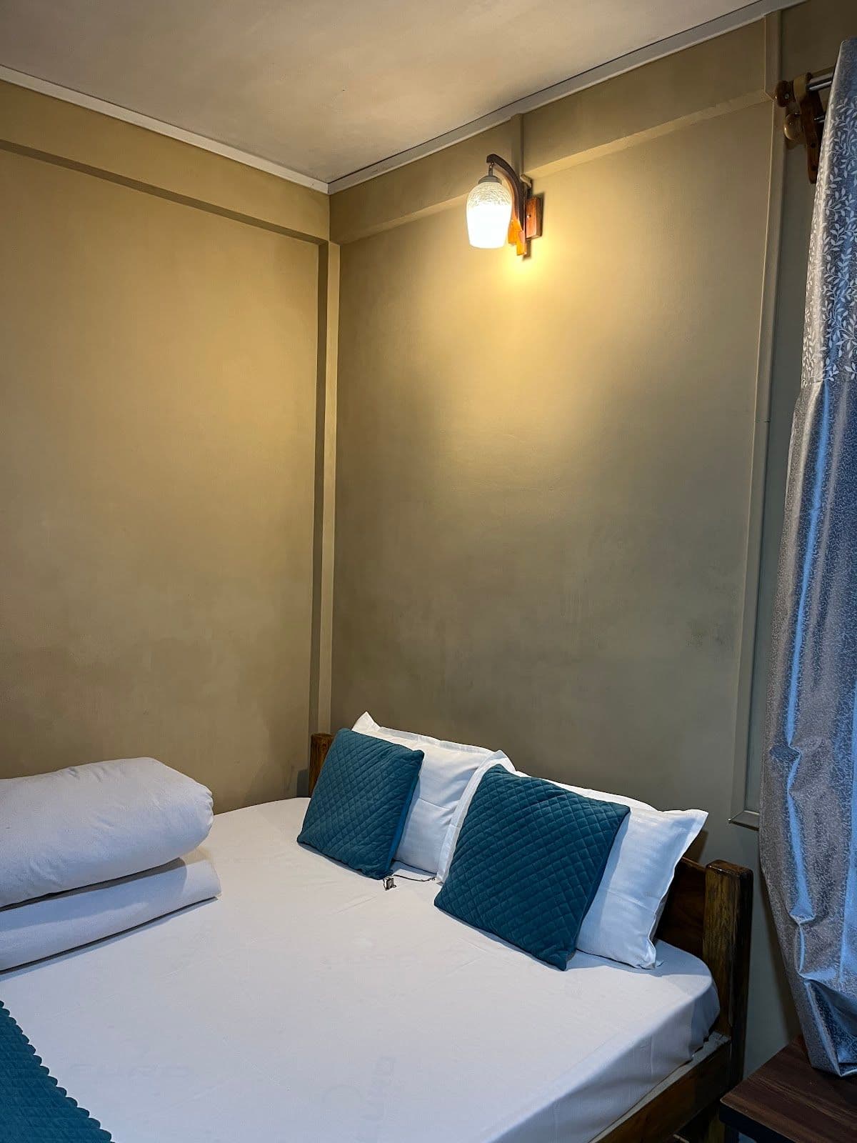 Budget Homestay: Sunrise & Waterfall Views in Nongthymmai 2