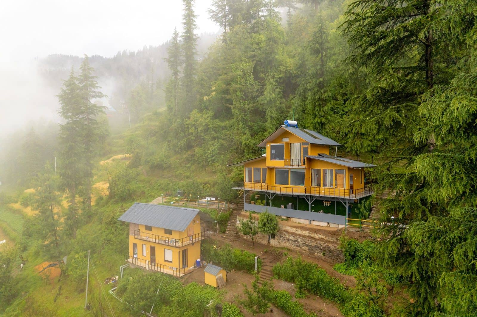 3BR Homestay w/ Mountain Views & Pet Dog, HP - Jibhi, HP