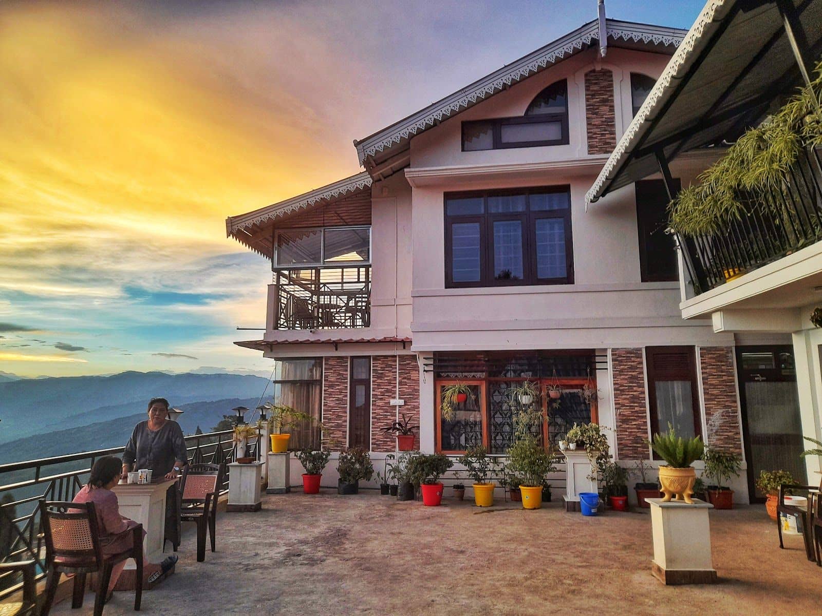 4BR Kurseong Home with Mountain Views & Meals - Kurseong