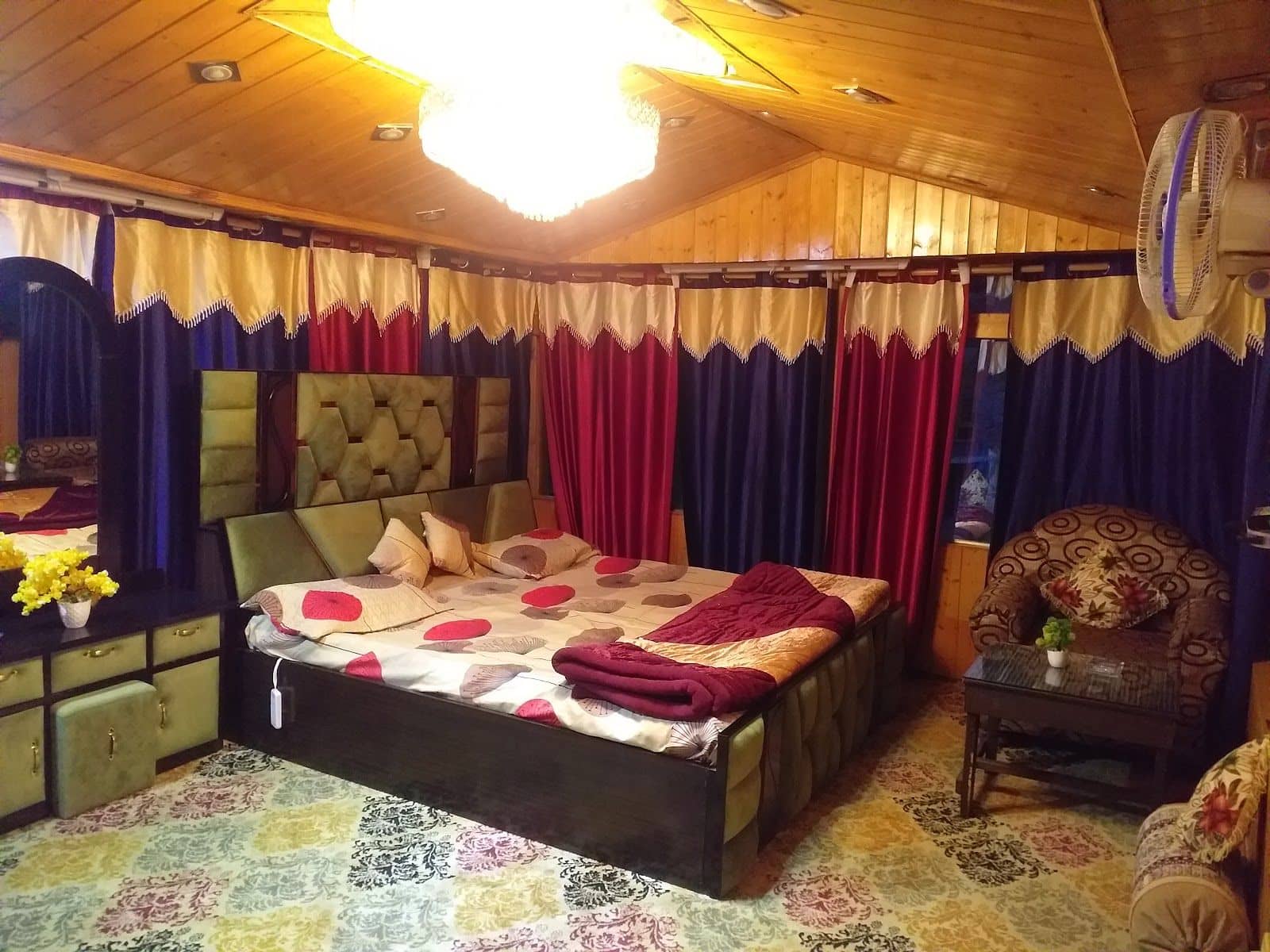 Deluxe Homestay w/ Home Meals & Treks, Kashmir - Tangmarg, Kashmir photo 3