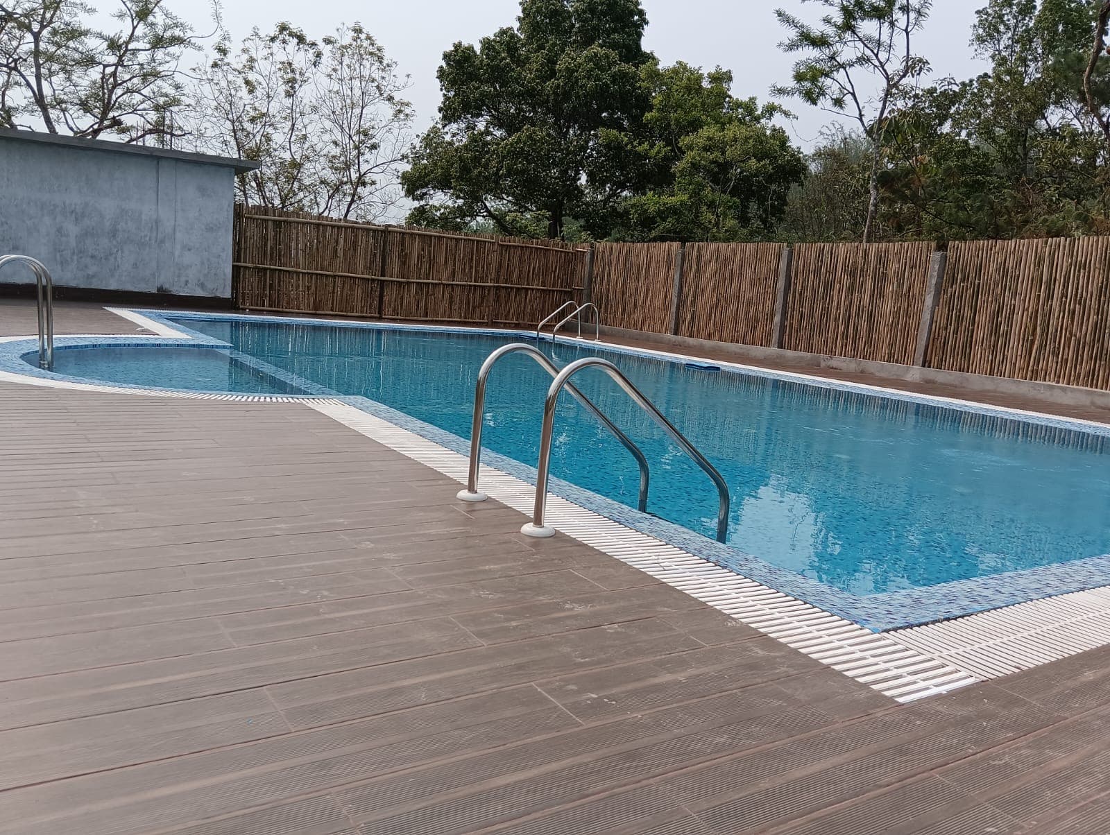 Hilltop Lake View Resort with Infinity Pool in Umsning 2