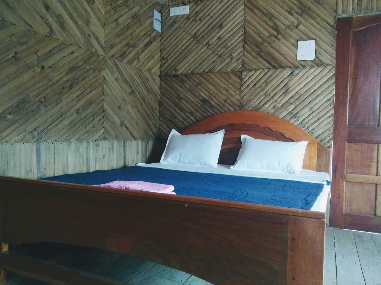 Hillside Haven: Riverfront Bamboo Cottage Getaway - Mylliem photo 5