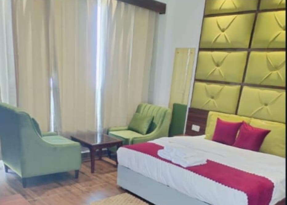 Scenic View Homestay w/ Tasty Food, HP in Namhol, HP 2